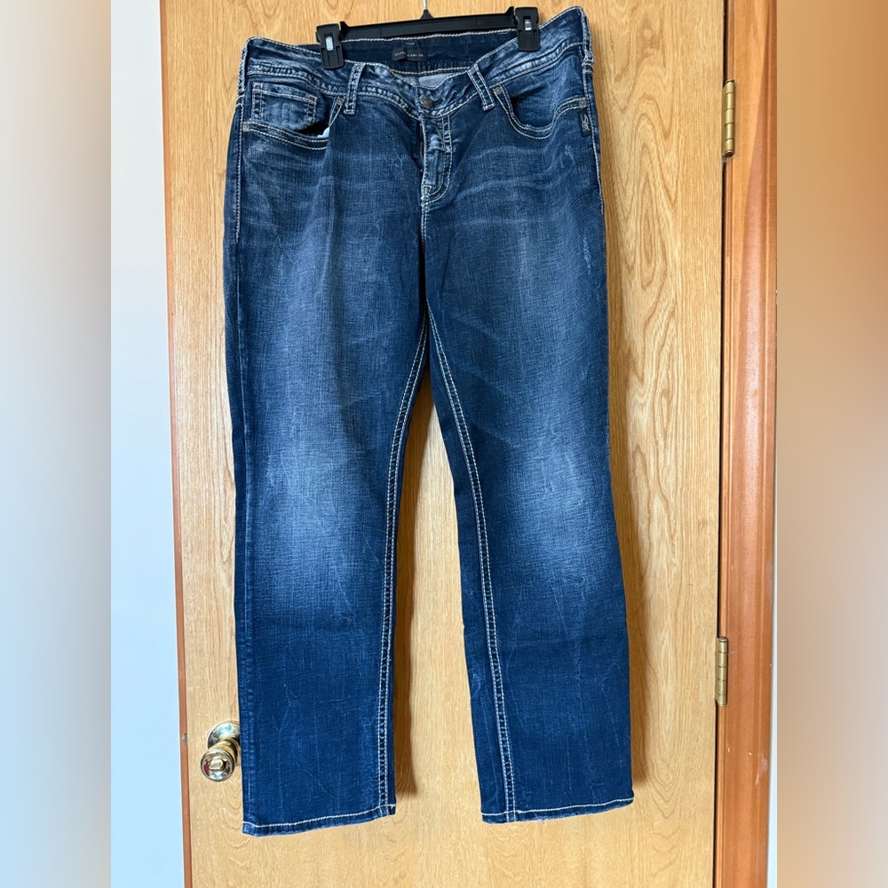 Suki Silver jeans. Dark blue. Straight leg, mid rise.